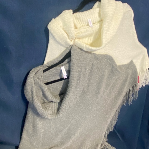 Xhiliration cowlneck women’s poncho bundle NWT - Picture 6 of 9